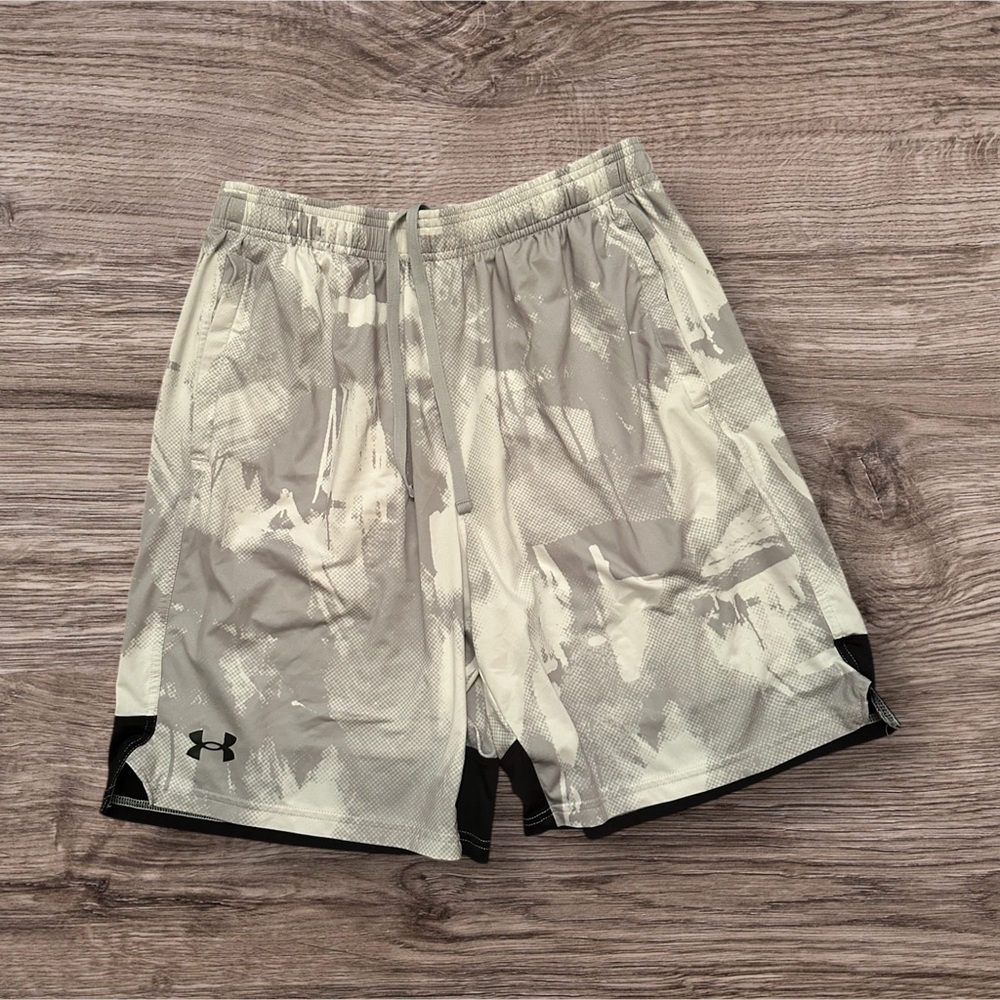Under Armour Men's Gray and Black Shorts Size L EUC